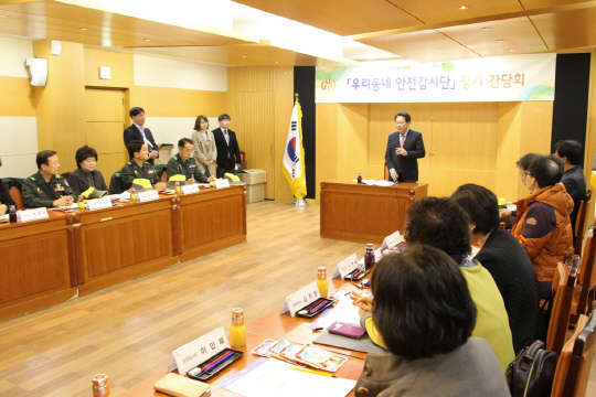 구로구가 서울시 주관 '안전도시 만들기 인센티브' 평가에서 최우수구를 수상해 인센티브 9000만 원을 받았다. 2012년부터 2014년까지 최우수구로 연속 선정된 구로구는 올해도 '안전 으뜸 도시'임을 입증했다. 서울시 안전도시 평가 4연패 수상 평가 모습. 구로구 제공
